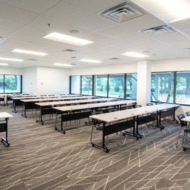 Perfectly furnished conference room with tables and chairs
